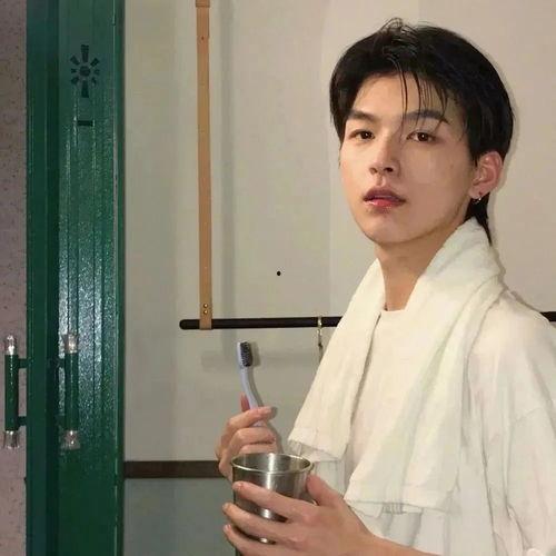 娱乐吃瓜酱的头像男生,揭秘男星头像背后的故事 第2张 娱乐吃瓜酱的头像男生,揭秘男星头像背后的故事 第2张