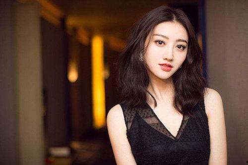 娱乐吃瓜背景女星图片,网友赞其不逊嫩模风采 第1张 娱乐吃瓜背景女星图片,网友赞其不逊嫩模风采 第1张