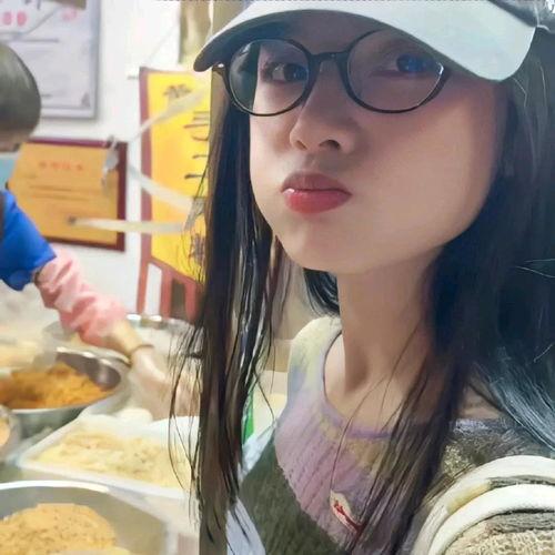 娱乐吃瓜酱的头像女,揭秘网红头像背后的故事 第3张 娱乐吃瓜酱的头像女,揭秘网红头像背后的故事 第3张