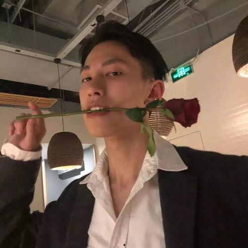 娱乐吃瓜酱的头像男,揭秘男星头像背后的故事 第3张 娱乐吃瓜酱的头像男,揭秘男星头像背后的故事 第3张