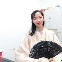 穿进娱乐圈吃瓜,我与明星的甜蜜瓜田之旅 第2张 穿进娱乐圈吃瓜,我与明星的甜蜜瓜田之旅 第2张