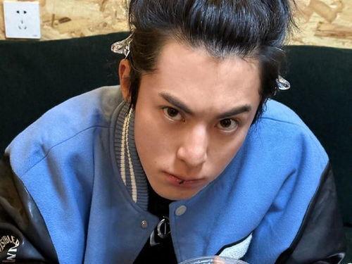 向上娱乐王鹤棣吃瓜,揭秘娱乐圈背后的真相  第2张