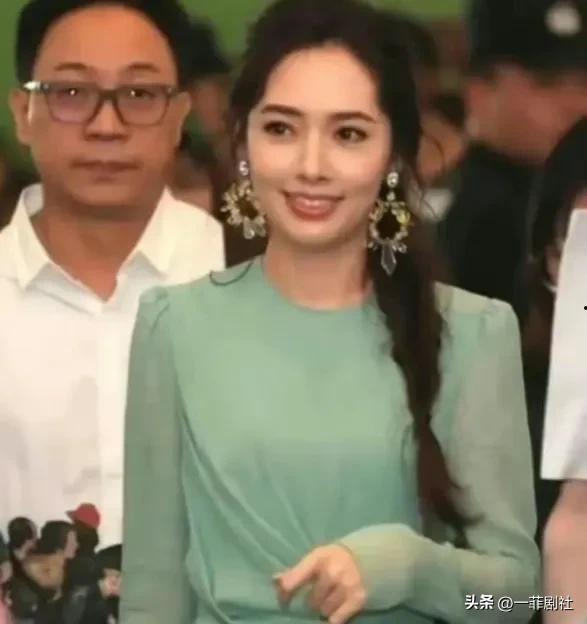 明星吃娱乐圈大瓜,明星大瓜连连爆,揭秘幕后真相 第3张 明星吃娱乐圈大瓜,明星大瓜连连爆,揭秘幕后真相 第3张