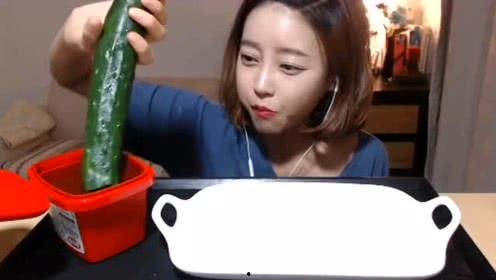 娱乐吃瓜酱美女视频,揭秘美女视频背后的故事 第2张 娱乐吃瓜酱美女视频,揭秘美女视频背后的故事 第2张