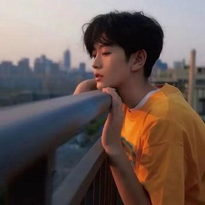 娱乐吃瓜的头像男生真人,网络红人“吃瓜男”的真实身份与生活 第3张 娱乐吃瓜的头像男生真人,网络红人“吃瓜男”的真实身份与生活 第3张