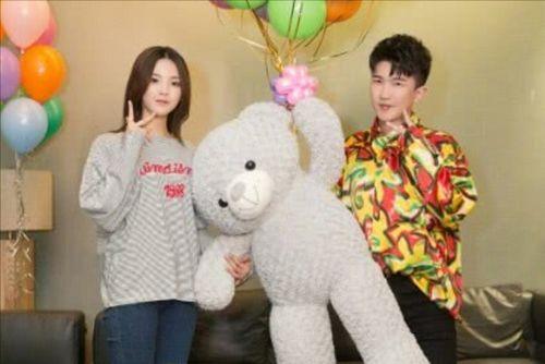 娱乐圈吃瓜全家桶,吃瓜全家桶带你领略明星幕后风云 第2张 娱乐圈吃瓜全家桶,吃瓜全家桶带你领略明星幕后风云 第2张