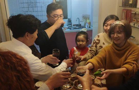 娱乐吃瓜酱奶奶和爷爷  第2张